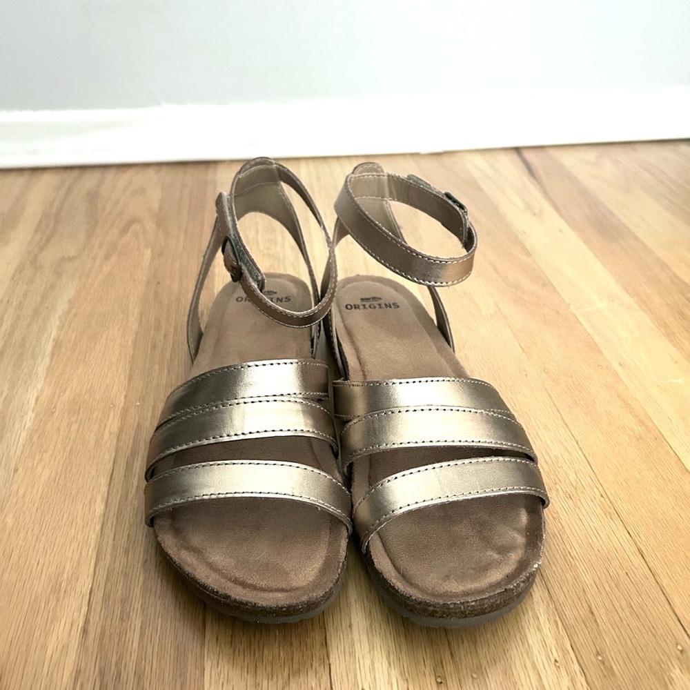 Earth Origins Women's Gold Lyndon Leesa Gladiator Sandals
